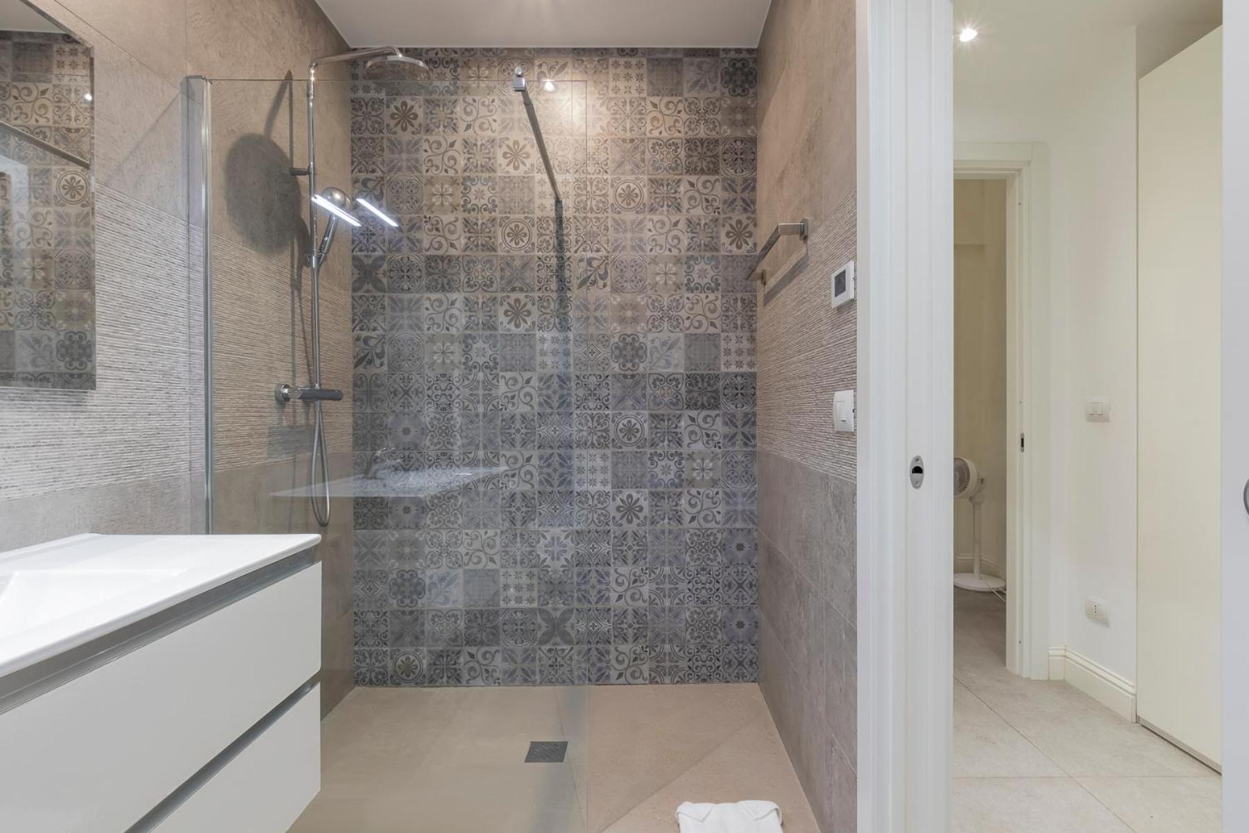 Xenia - Modern Three-room In Moscova Area Milan