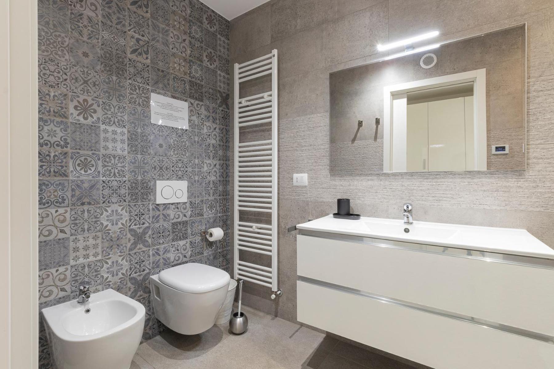 Xenia - Modern Three-room In Moscova Area Milan
